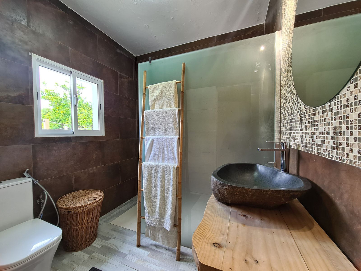 2 Bed, 1 Bath, HouseFor Sale, Estepona, Malaga