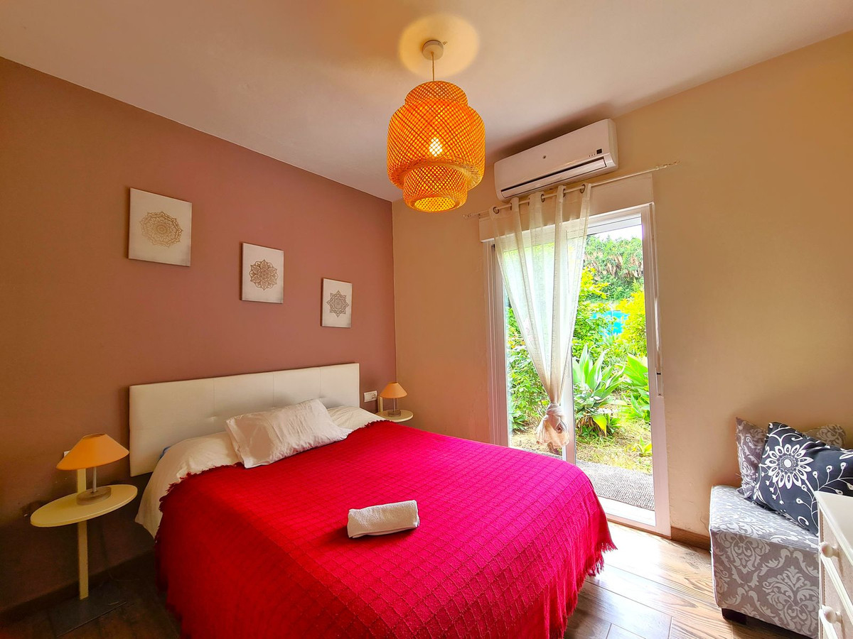 2 Bed, 1 Bath, HouseFor Sale, Estepona, Malaga