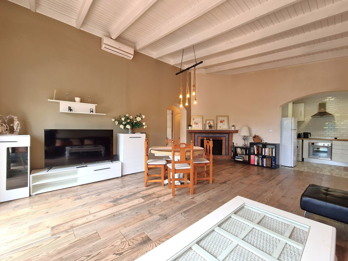 2 Bed, 1 Bath, HouseFor Sale, Estepona, Malaga