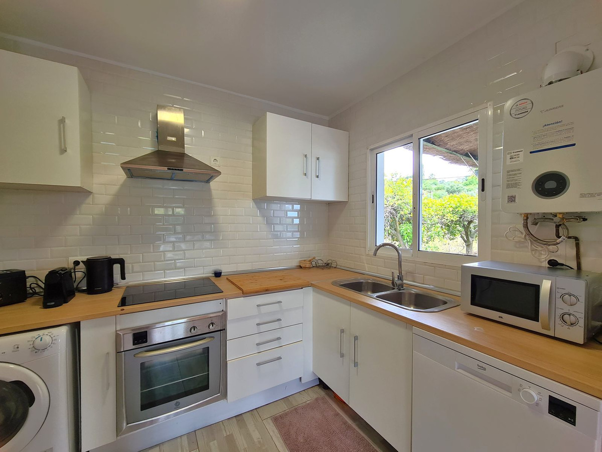 2 Bed, 1 Bath, HouseFor Sale, Estepona, Malaga