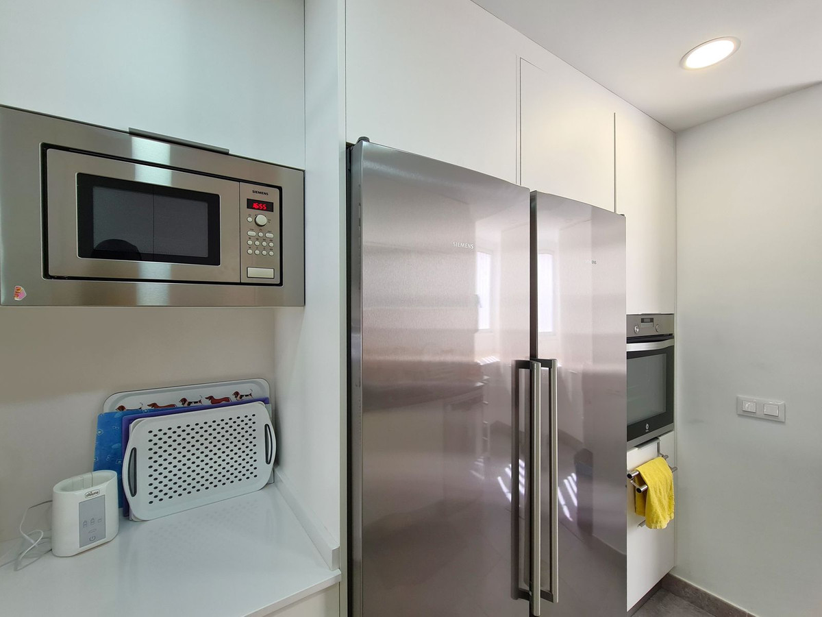 3 Bed, 2 Bath, ApartmentFor Sale, Estepona, Malaga