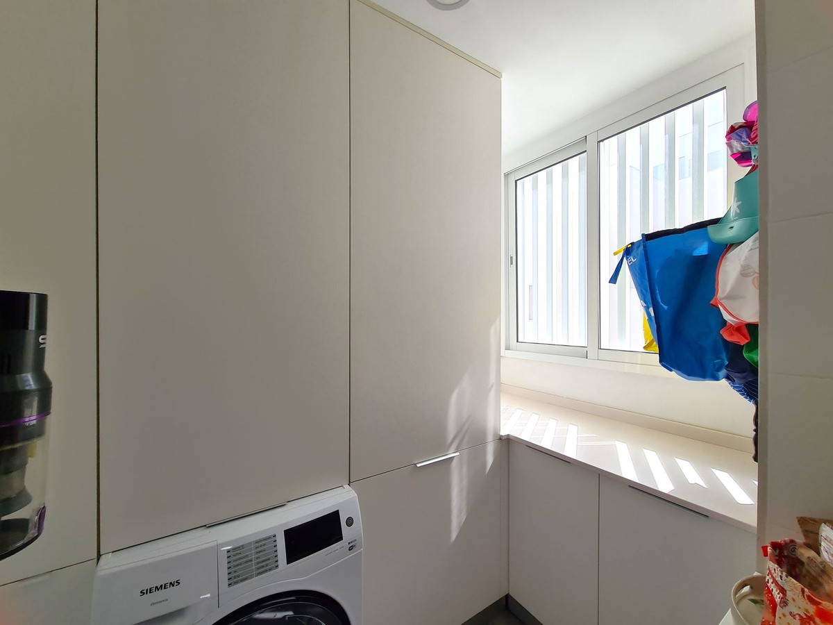 3 Bed, 2 Bath, ApartmentFor Sale, Estepona, Malaga