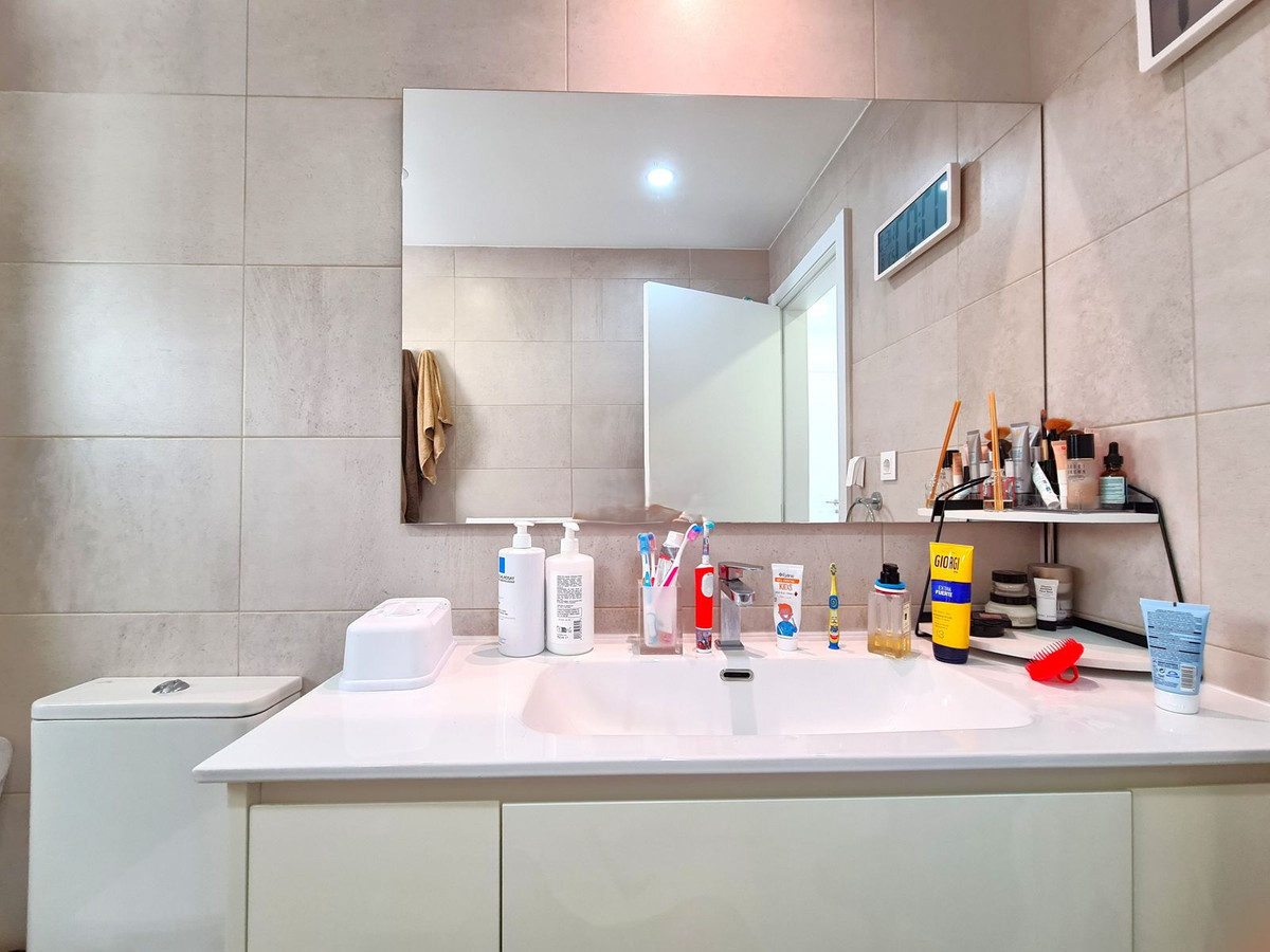 3 Bed, 2 Bath, ApartmentFor Sale, Estepona, Malaga