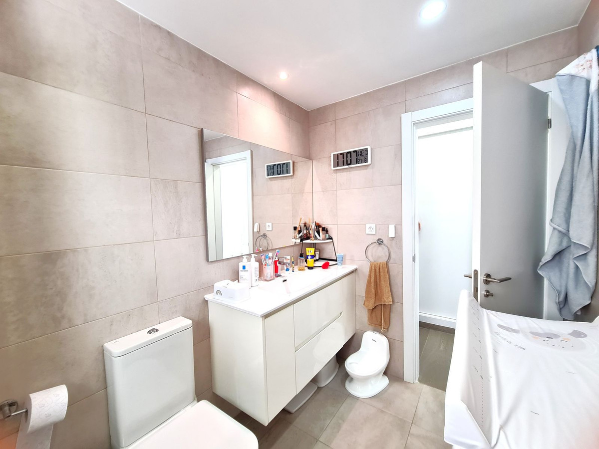 3 Bed, 2 Bath, ApartmentFor Sale, Estepona, Malaga