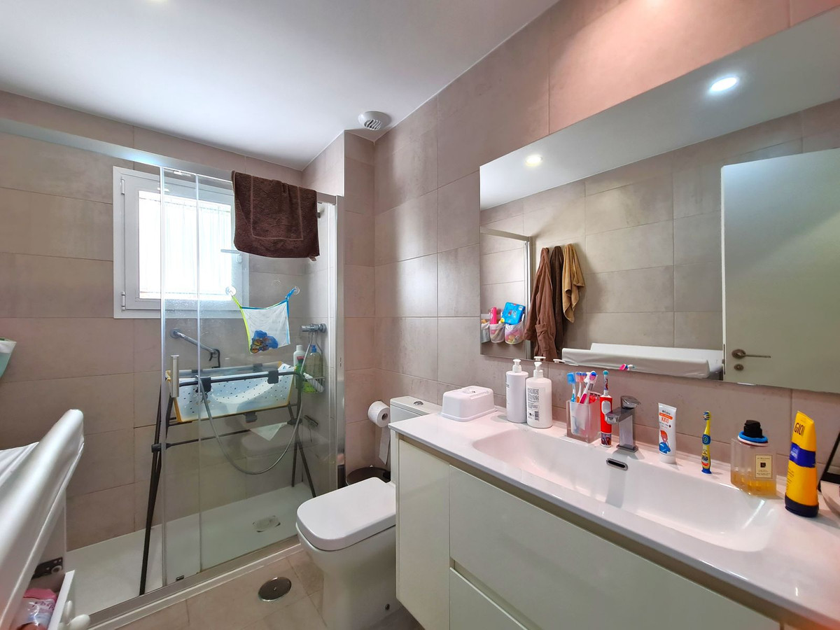 3 Bed, 2 Bath, ApartmentFor Sale, Estepona, Malaga