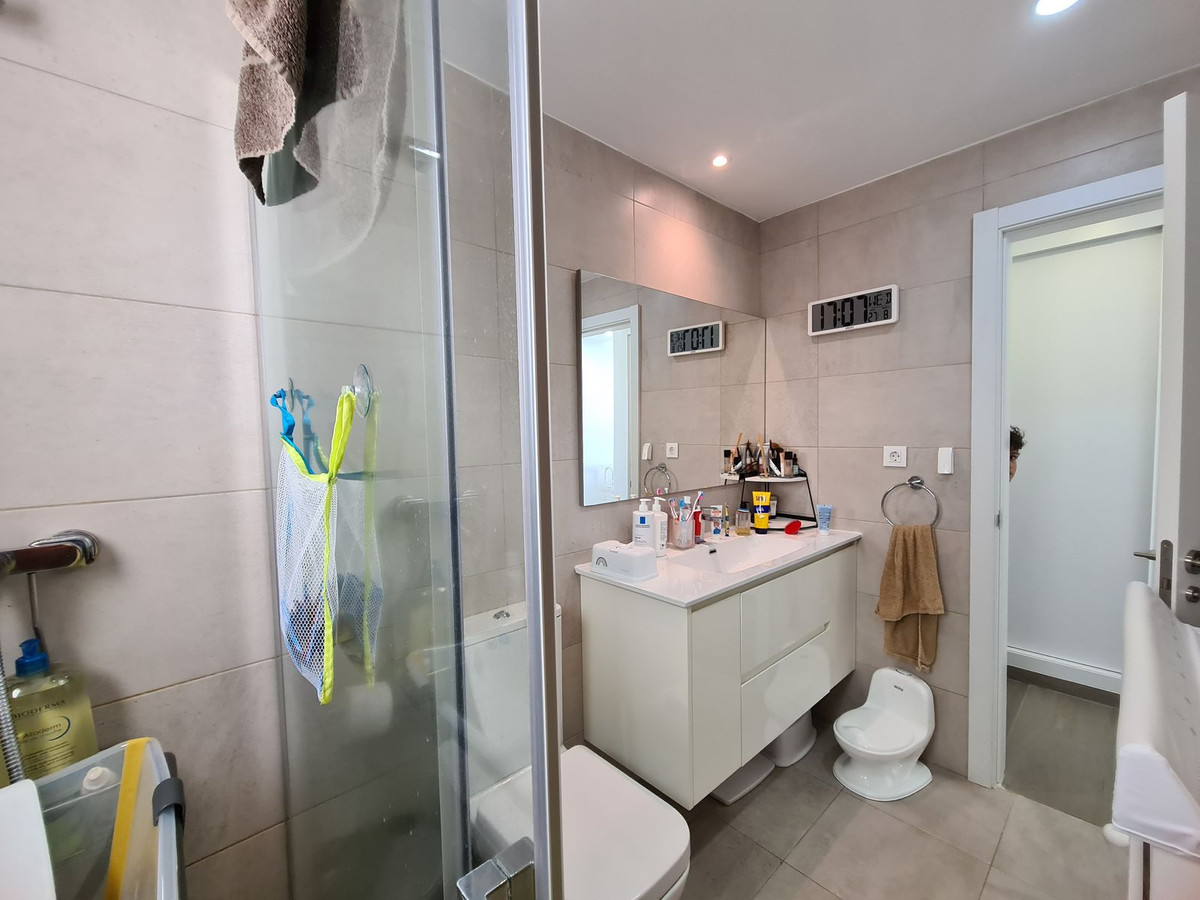 3 Bed, 2 Bath, ApartmentFor Sale, Estepona, Malaga