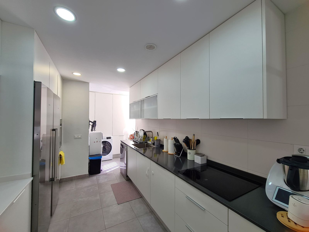 3 Bed, 2 Bath, ApartmentFor Sale, Estepona, Malaga