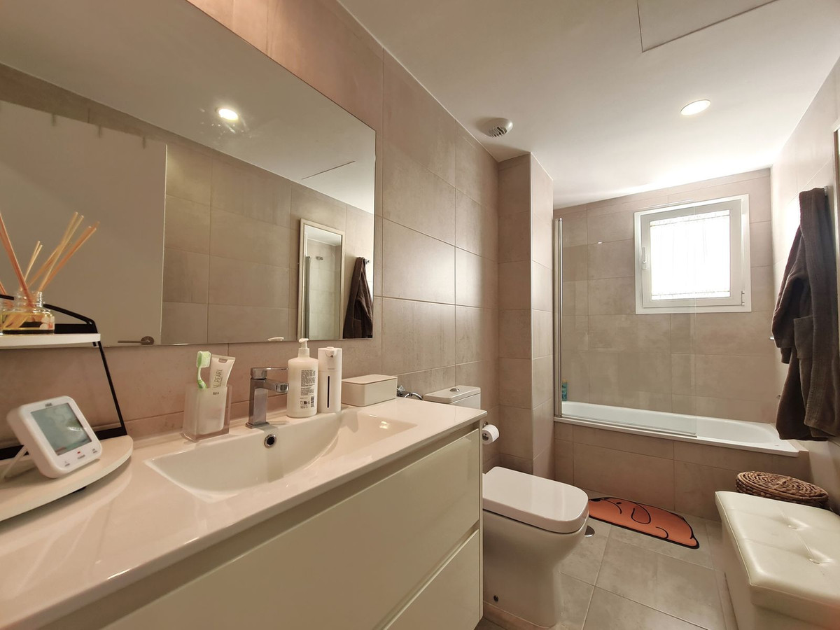 3 Bed, 2 Bath, ApartmentFor Sale, Estepona, Malaga