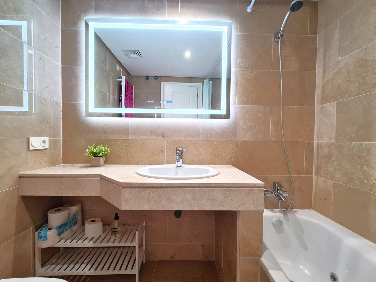 2 Bed, 2 Bath, ApartmentFor Sale, La Duquesa, Malaga