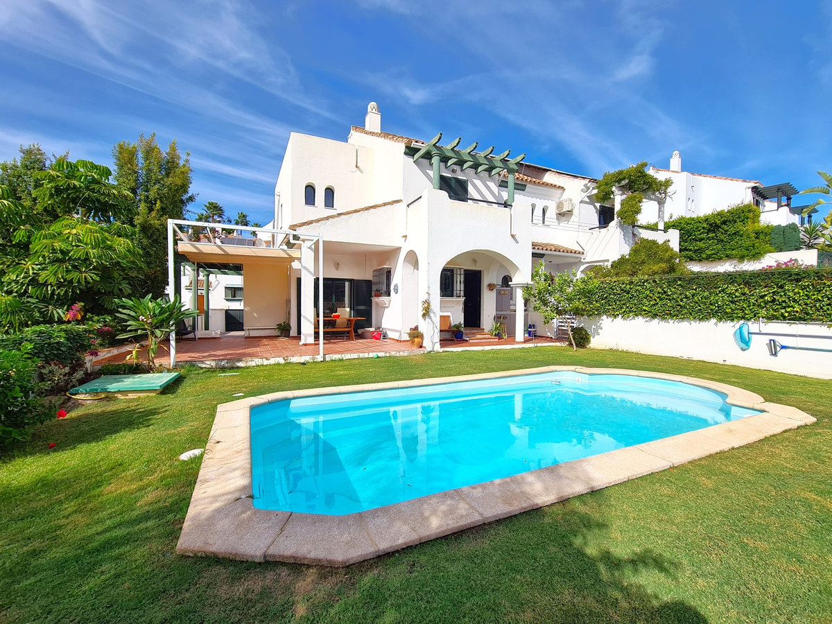 3 Bed, 4 Bath, HouseFor Sale, La Duquesa, Malaga