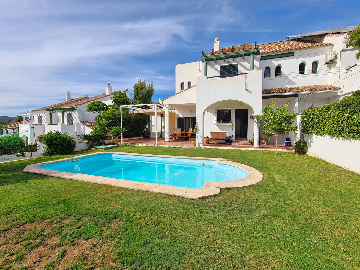 3 Bed, 4 Bath, HouseFor Sale, La Duquesa, Malaga