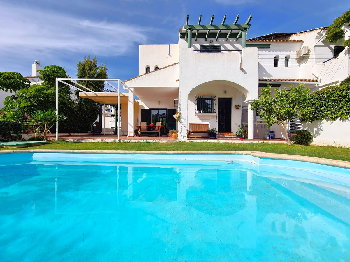 3 Bed, 4 Bath, HouseFor Sale, La Duquesa, Malaga