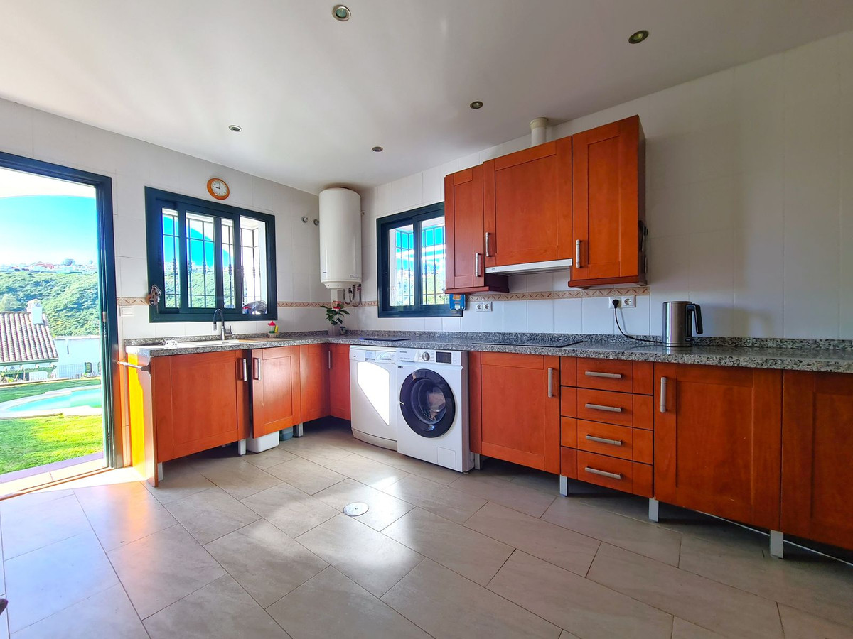 3 Bed, 4 Bath, HouseFor Sale, La Duquesa, Malaga