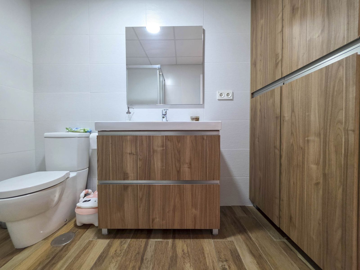 3 Bed, 2 Bath, ApartmentFor Sale, La Duquesa, Malaga