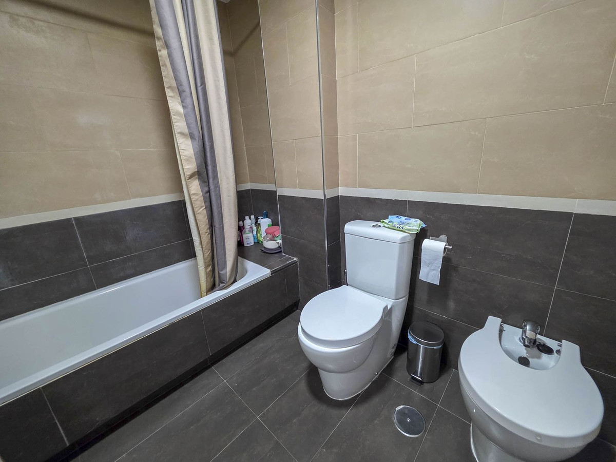 3 Bed, 2 Bath, ApartmentFor Sale, La Duquesa, Malaga