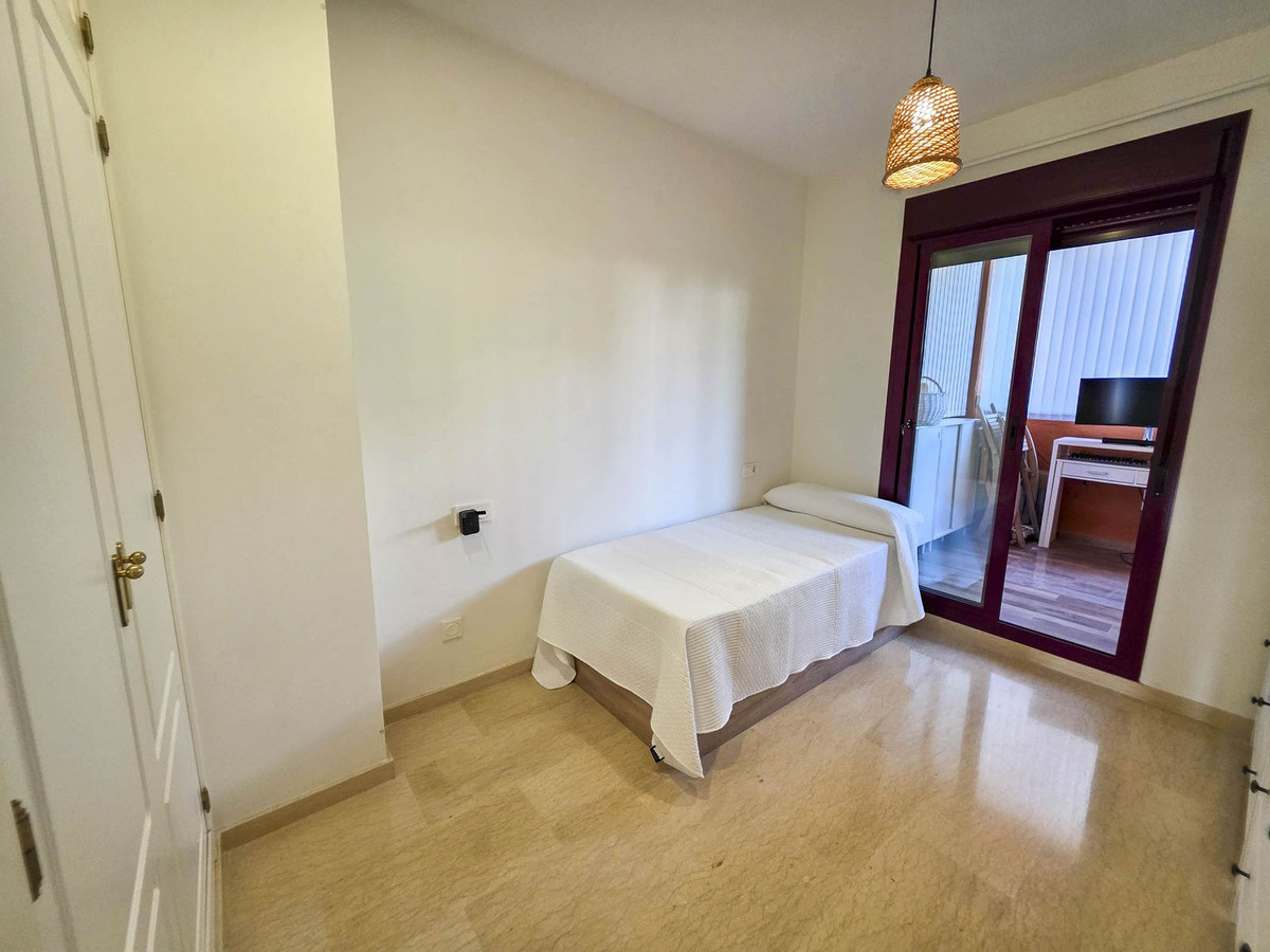 3 Bed, 2 Bath, ApartmentFor Sale, La Duquesa, Malaga