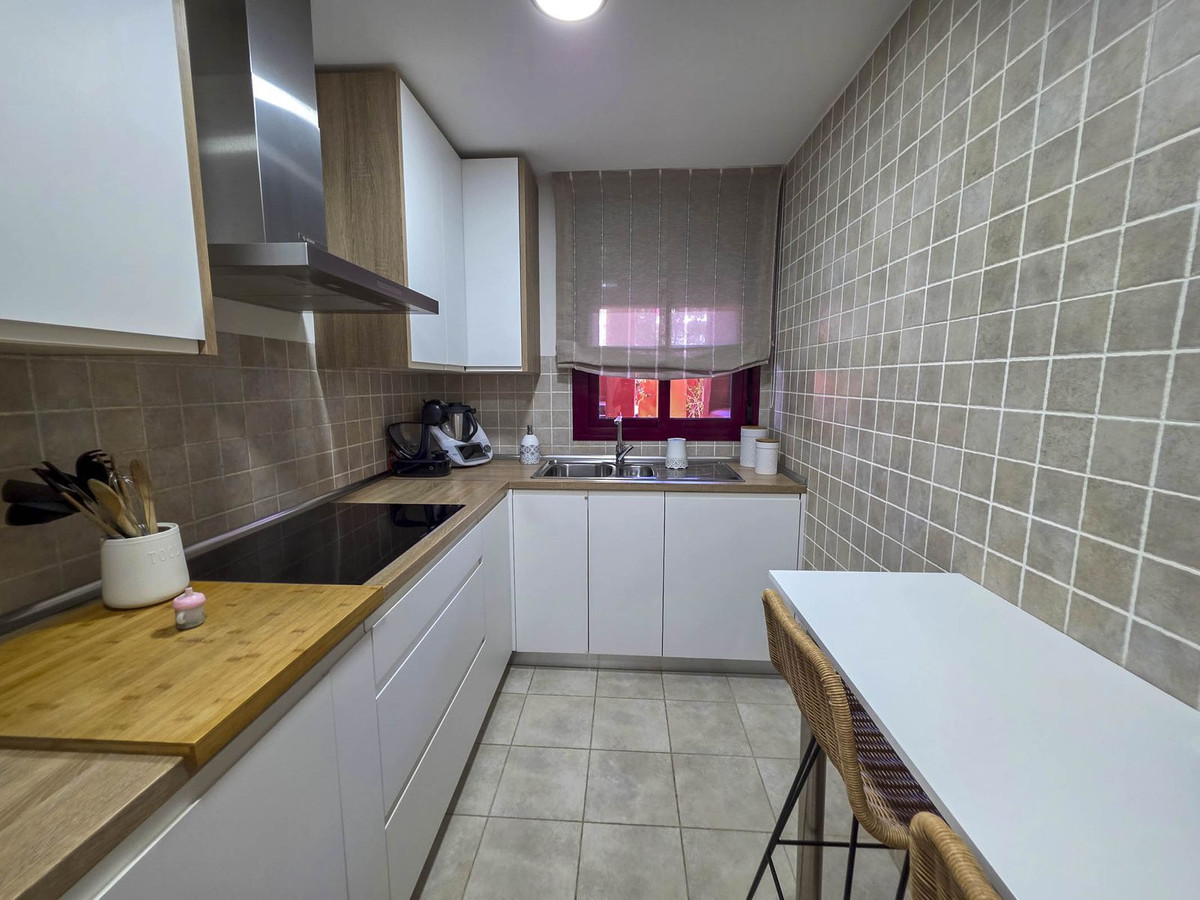 3 Bed, 2 Bath, ApartmentFor Sale, La Duquesa, Malaga