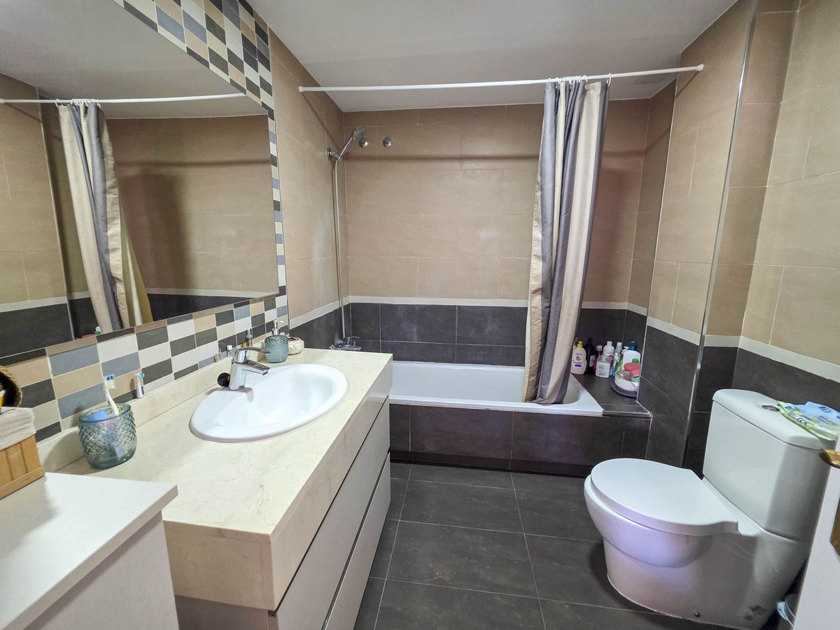 3 Bed, 2 Bath, ApartmentFor Sale, La Duquesa, Malaga