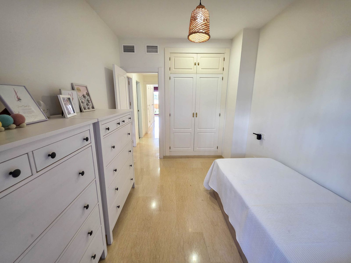 3 Bed, 2 Bath, ApartmentFor Sale, La Duquesa, Malaga
