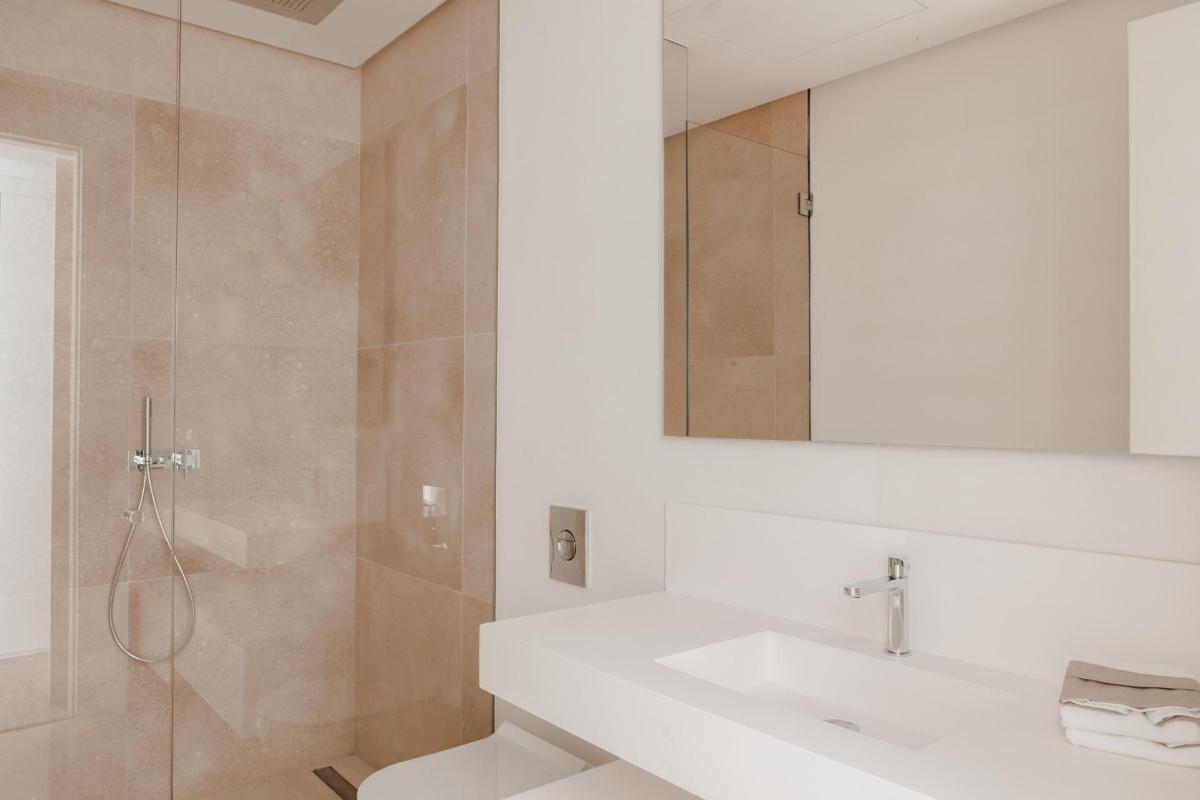 3 Bed, 3 Bath, ApartmentFor Sale, Benahavis, Costa del Sol