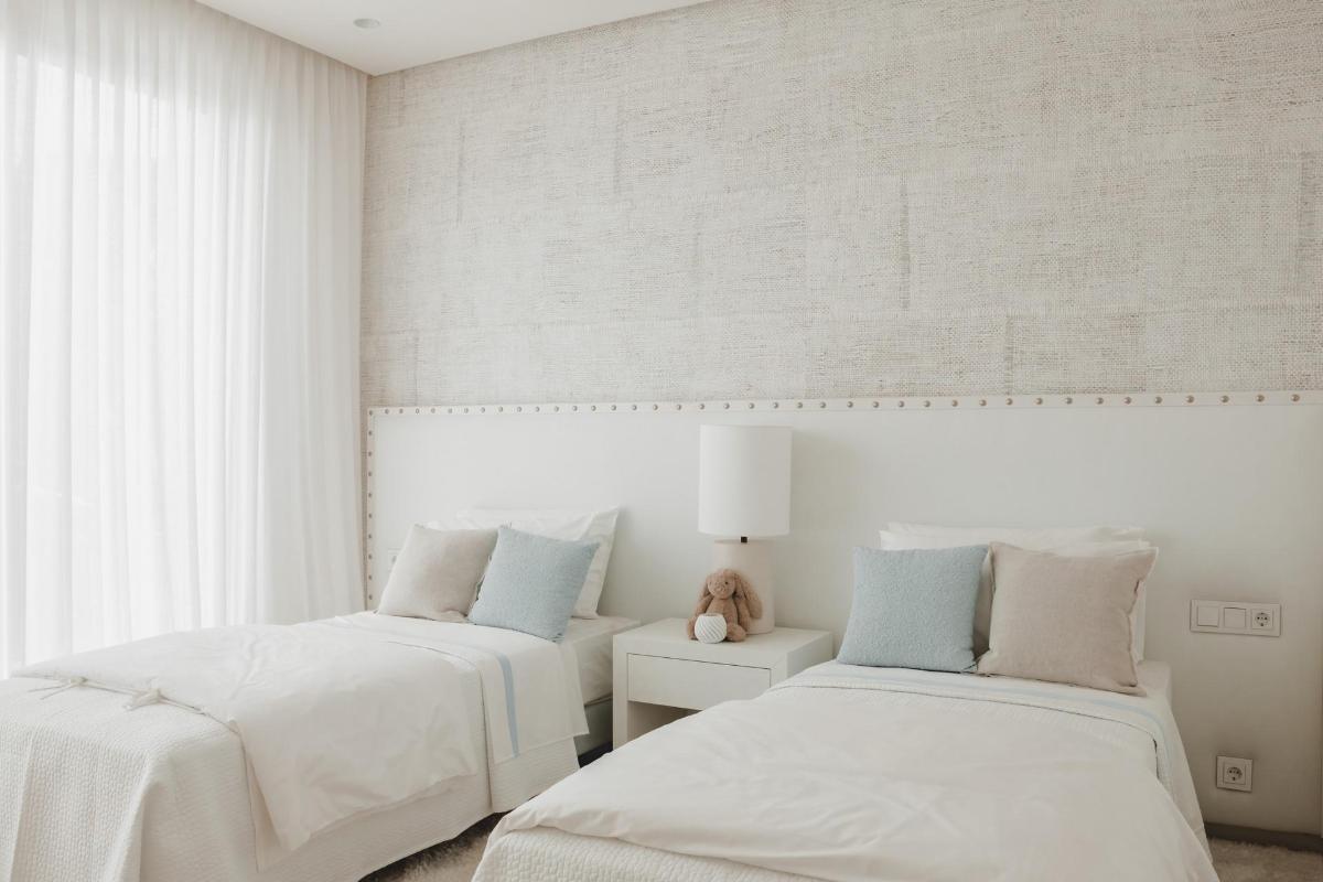 3 Bed, 3 Bath, ApartmentFor Sale, Benahavis, Costa del Sol