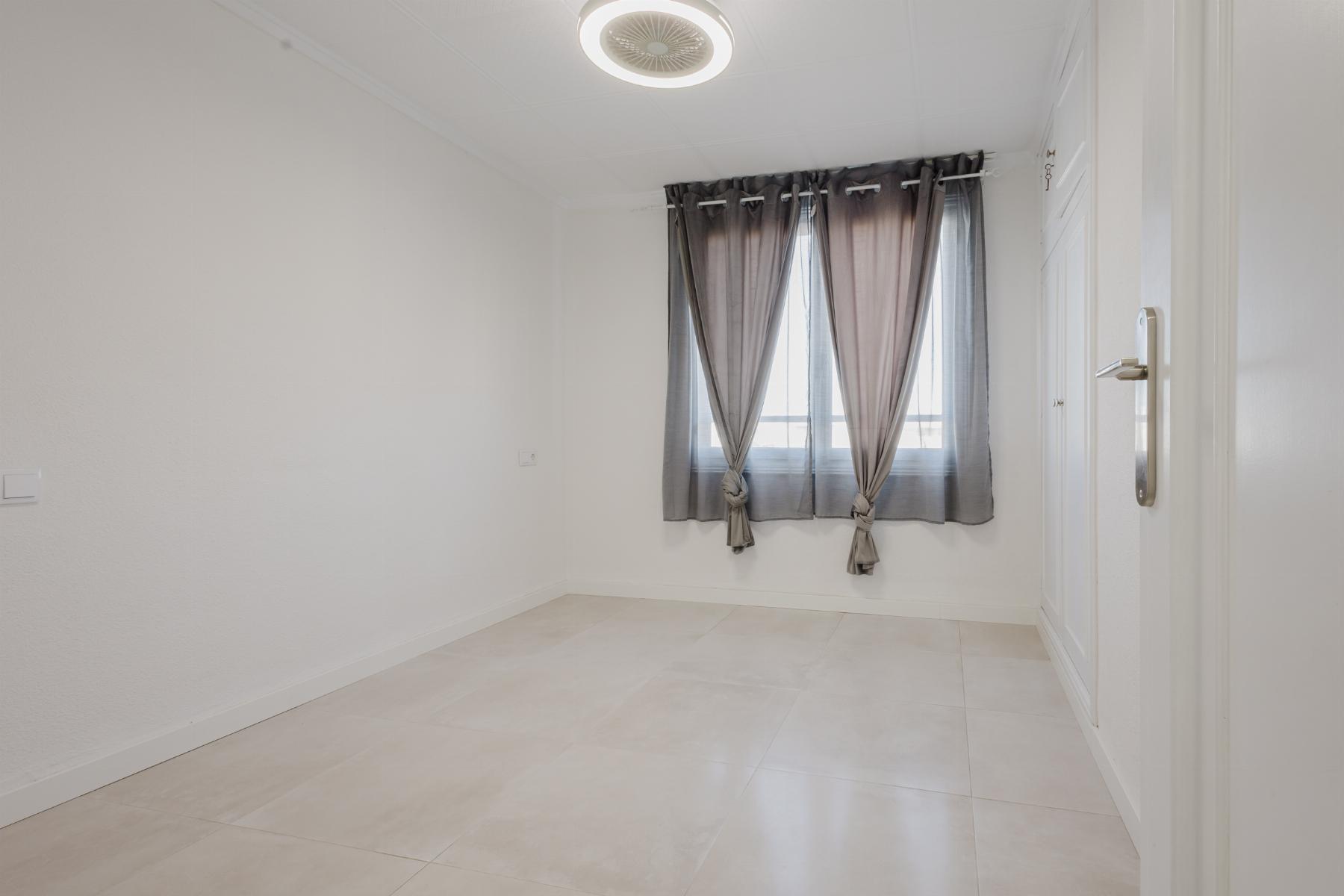 3 Bed, 2 Bath, ApartmentFor Sale, Torrevieja, Alicante