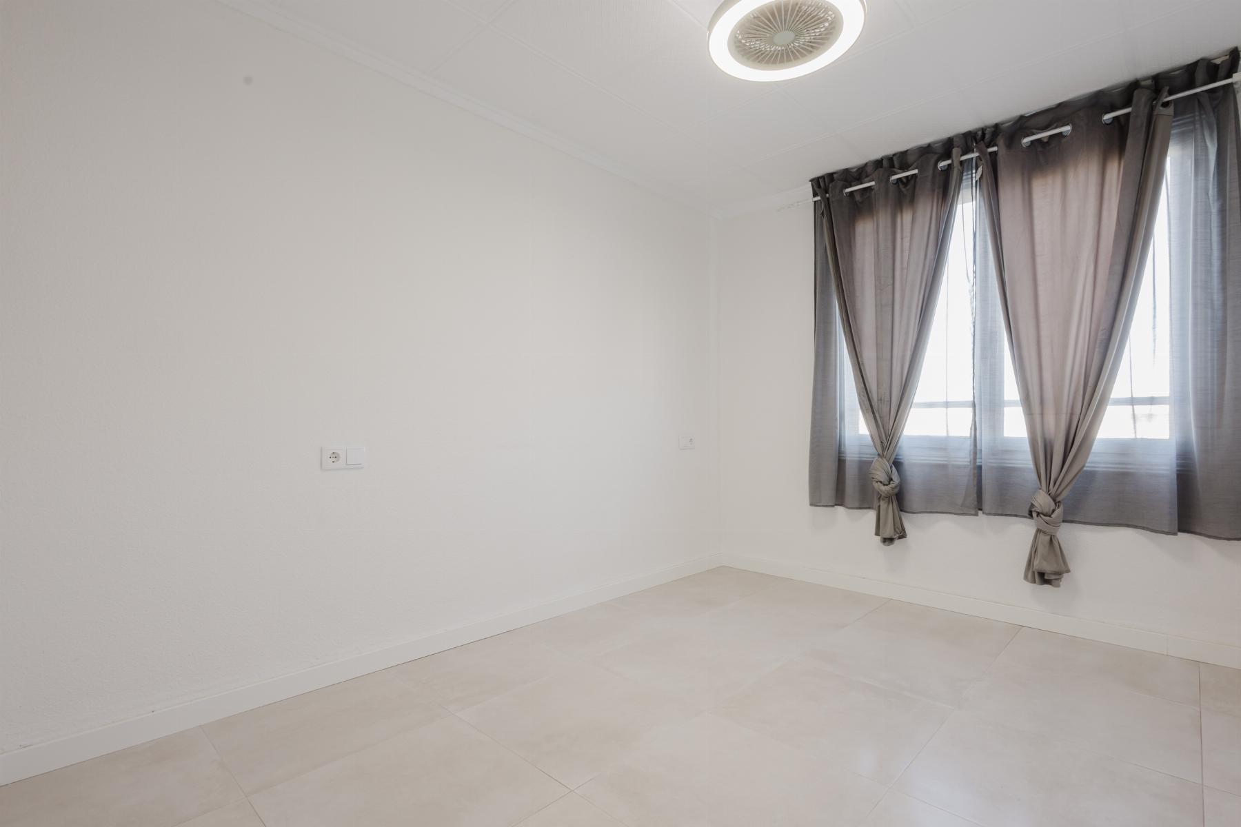 3 Bed, 2 Bath, ApartmentFor Sale, Torrevieja, Alicante