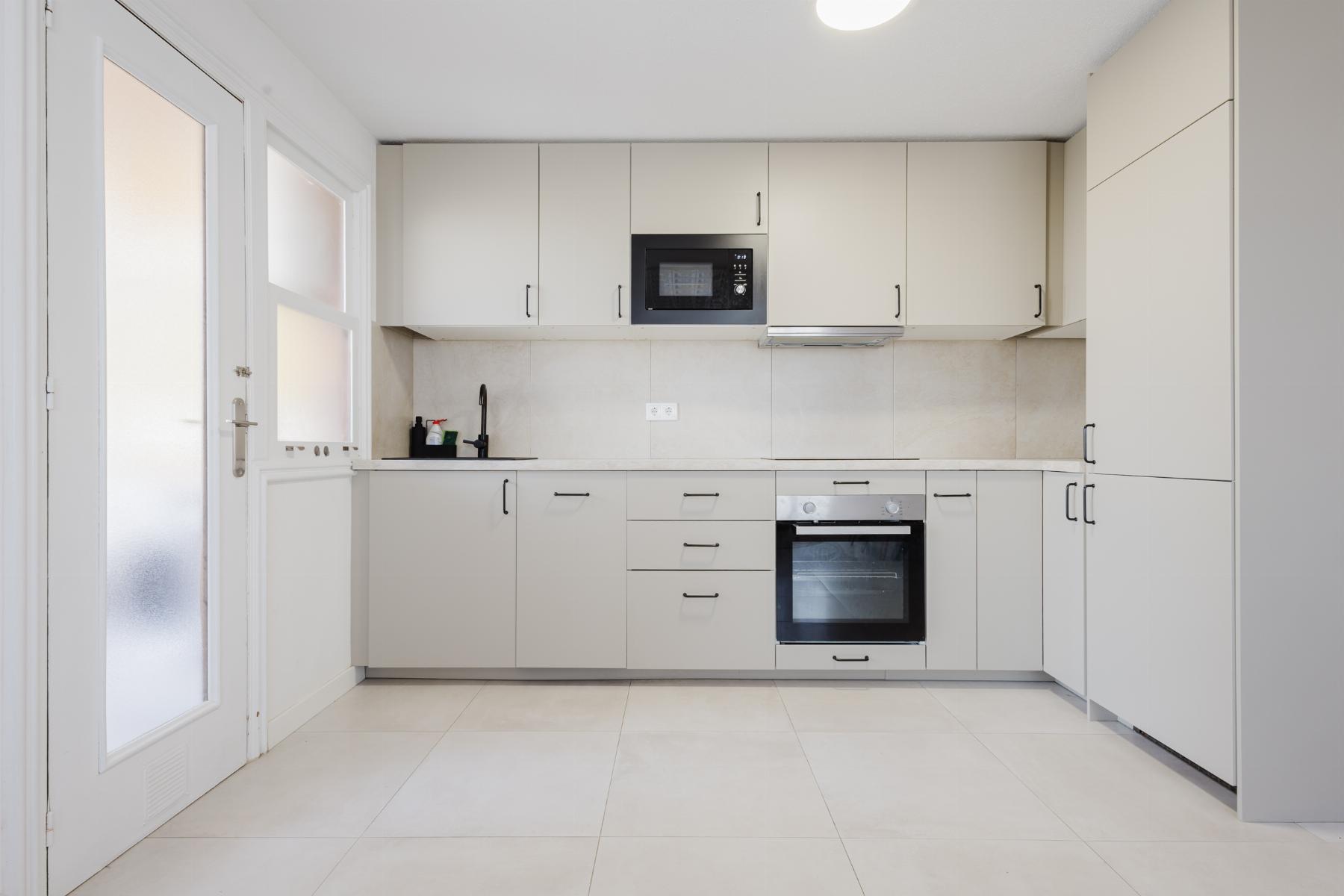 3 Bed, 2 Bath, ApartmentFor Sale, Torrevieja, Alicante