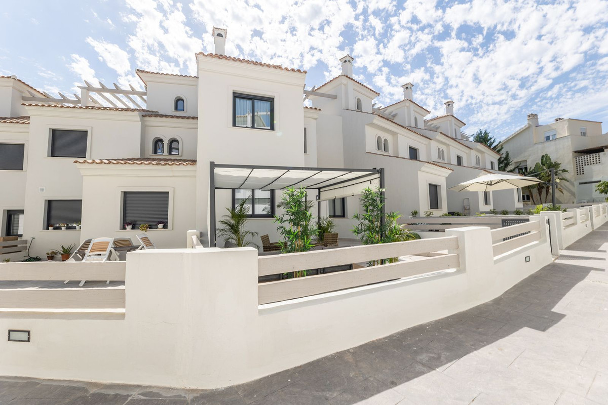 3 Bed, 3 Bath, HouseFor Sale, New Golden Mile, Malaga