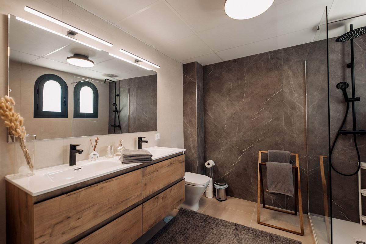 3 Bed, 3 Bath, HouseFor Sale, New Golden Mile, Malaga