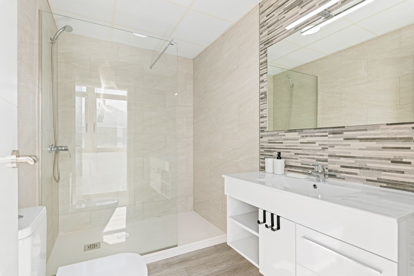 1 Bed, 2 Bath, ApartmentFor Sale, La Manga, Alicante