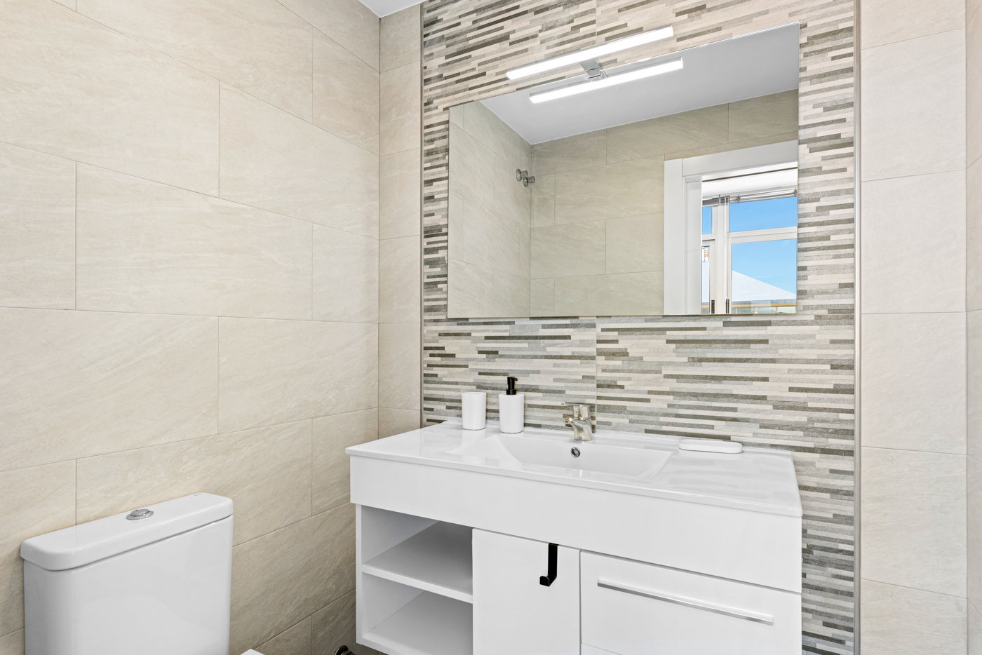 1 Bed, 2 Bath, ApartmentFor Sale, La Manga, Alicante