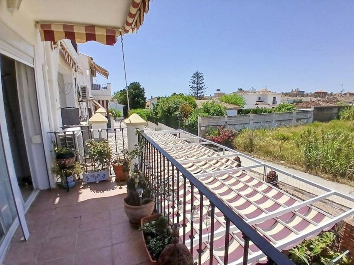 3 Bed, 2 Bath, ApartmentFor Sale, Estepona, Malaga