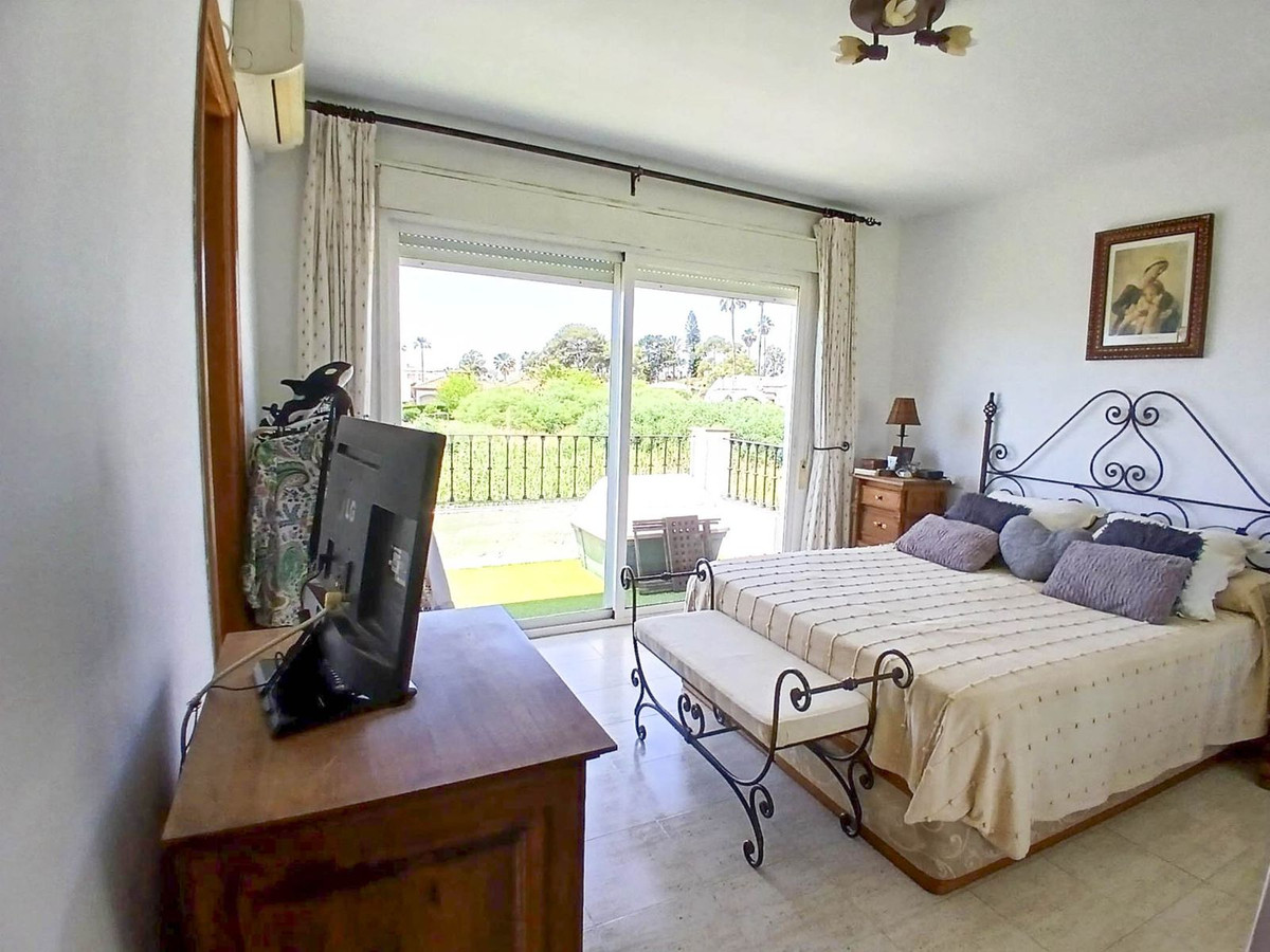 3 Bed, 2 Bath, ApartmentFor Sale, Estepona, Malaga