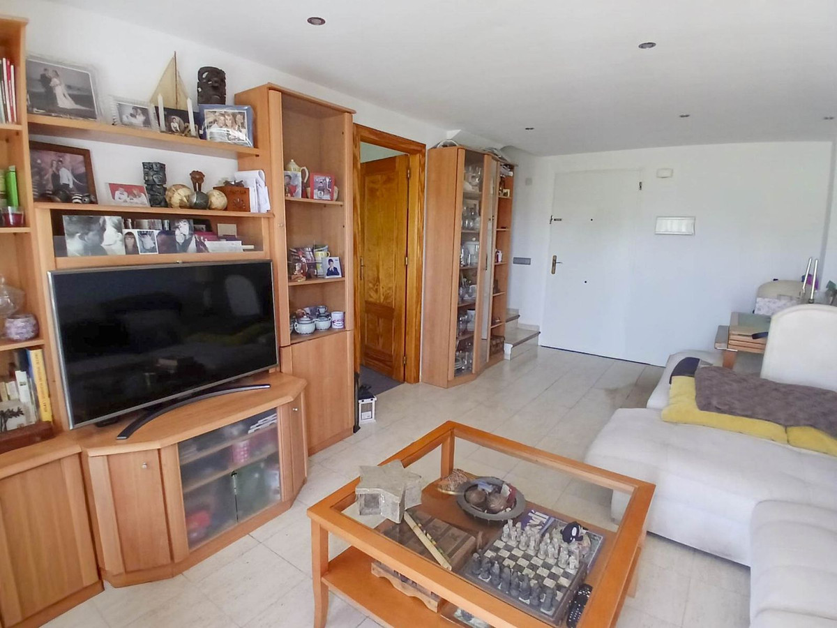 3 Bed, 2 Bath, ApartmentFor Sale, Estepona, Malaga
