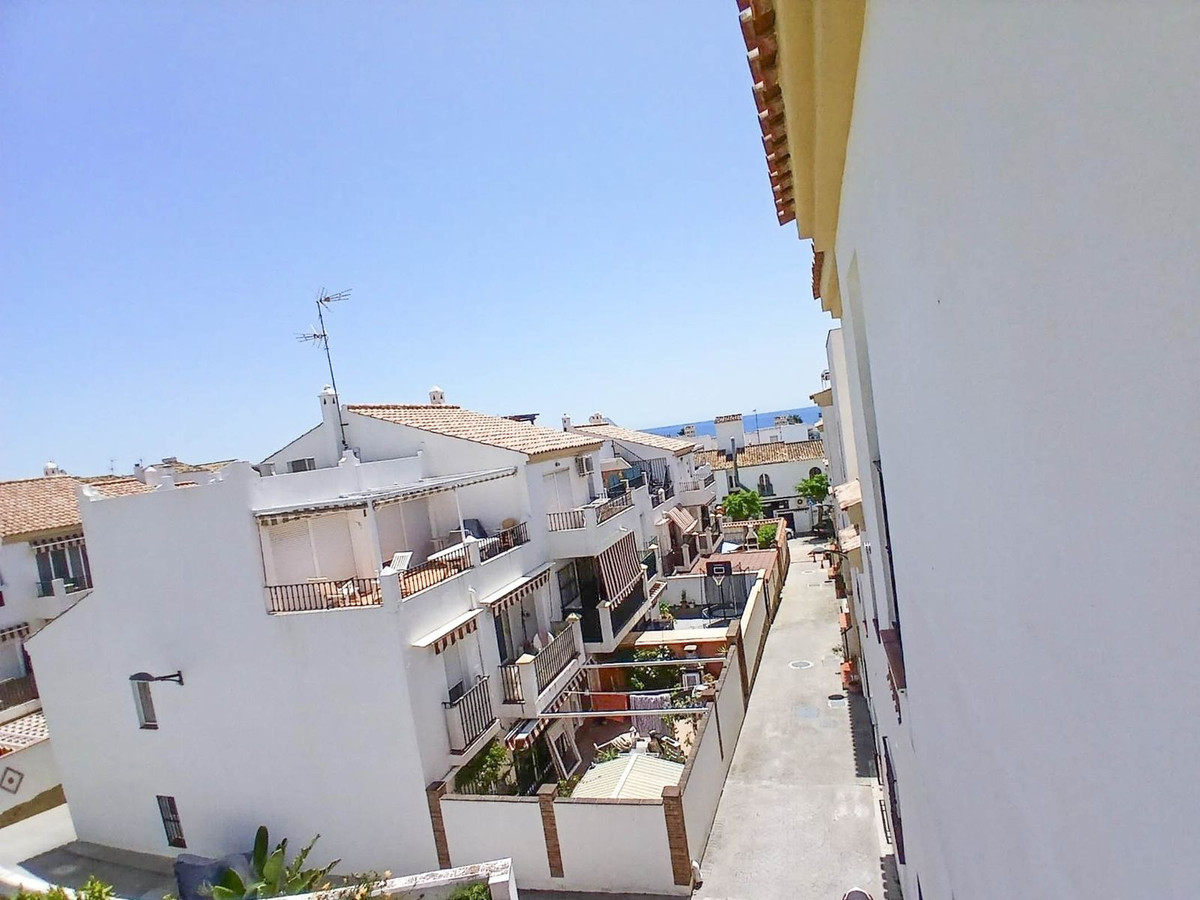 3 Bed, 2 Bath, ApartmentFor Sale, Estepona, Malaga