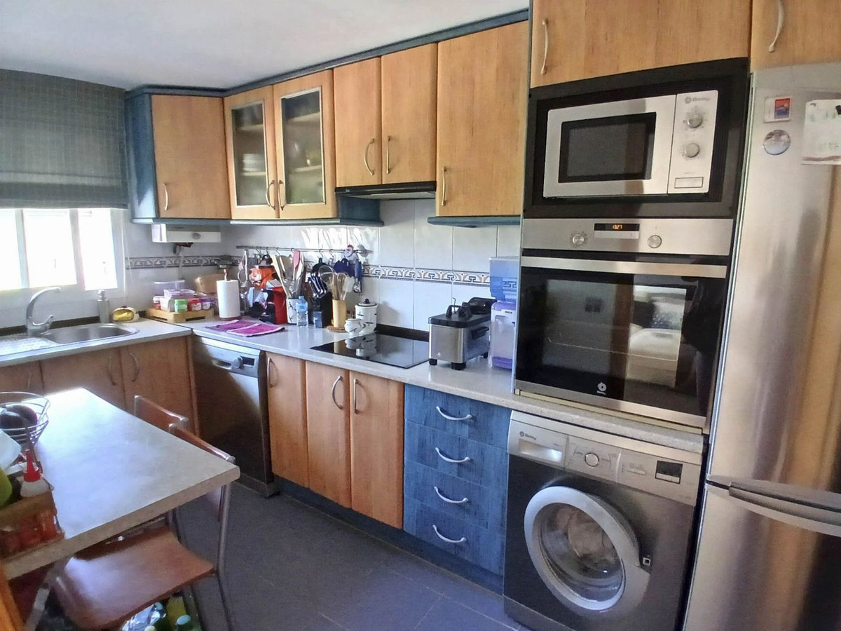 3 Bed, 2 Bath, ApartmentFor Sale, Estepona, Malaga