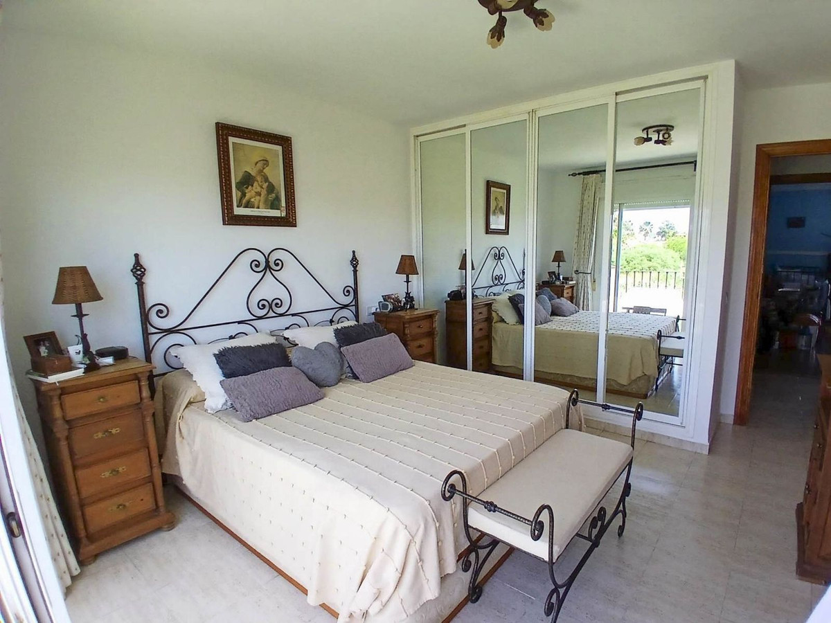 3 Bed, 2 Bath, ApartmentFor Sale, Estepona, Malaga