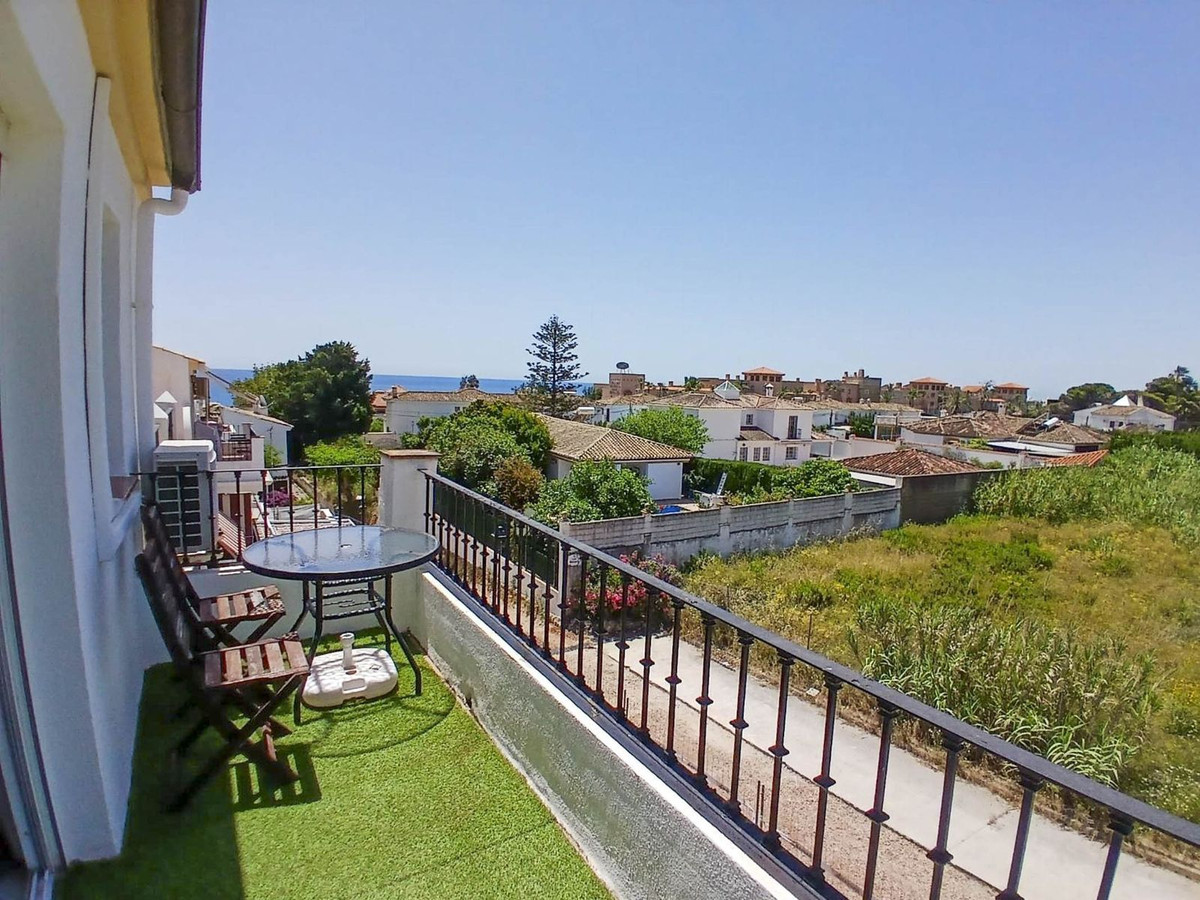 3 Bed, 2 Bath, ApartmentFor Sale, Estepona, Malaga