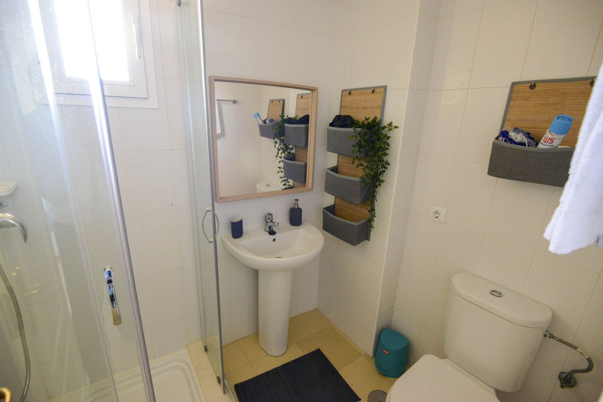 2 Bed, 2 Bath, ApartmentFor Sale, La Duquesa, Malaga