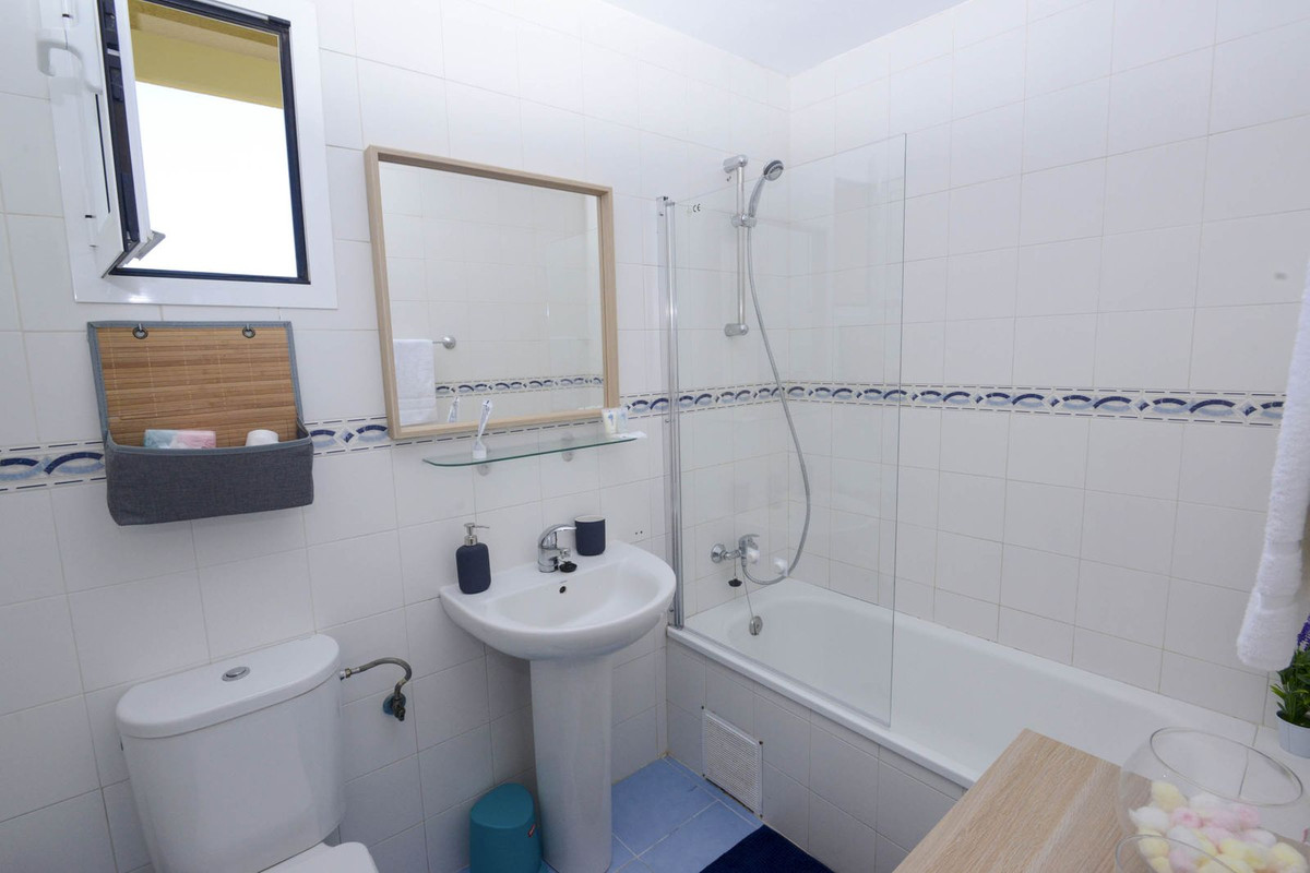 2 Bed, 2 Bath, ApartmentFor Sale, La Duquesa, Malaga