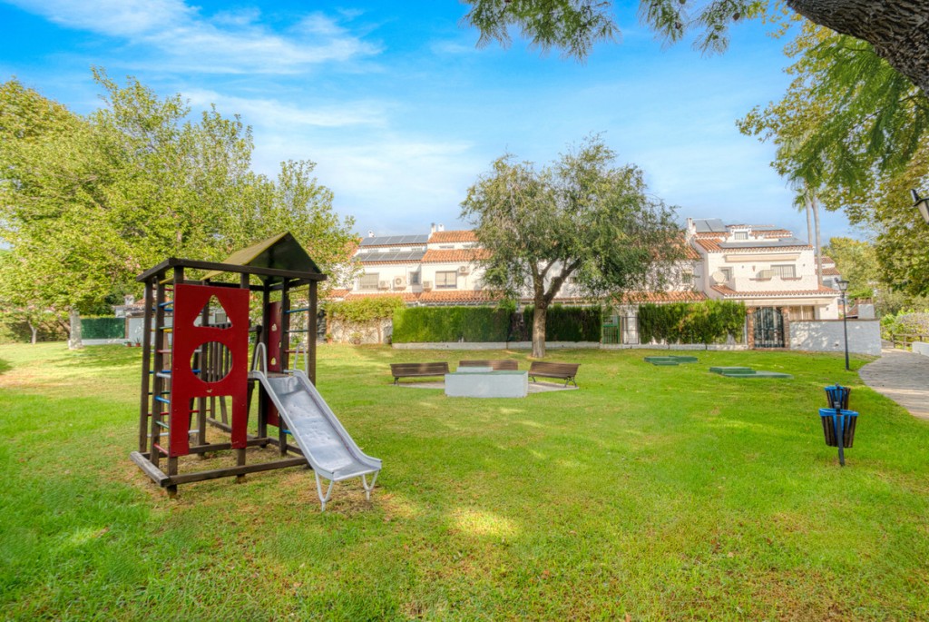 3 Bed, 3 Bath, HouseFor Sale, Golden Mile, Malaga