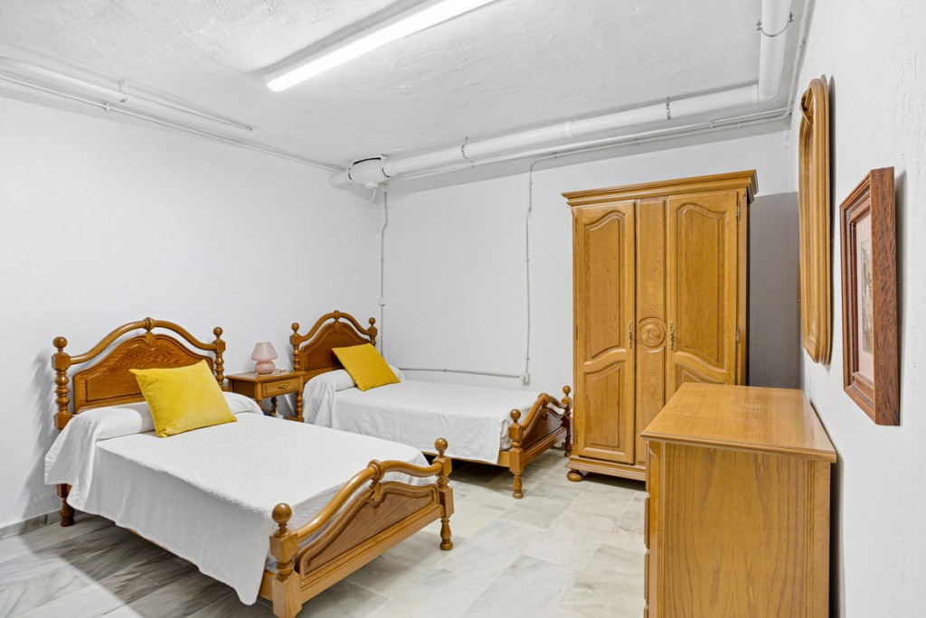 3 Bed, 3 Bath, HouseFor Sale, Golden Mile, Malaga