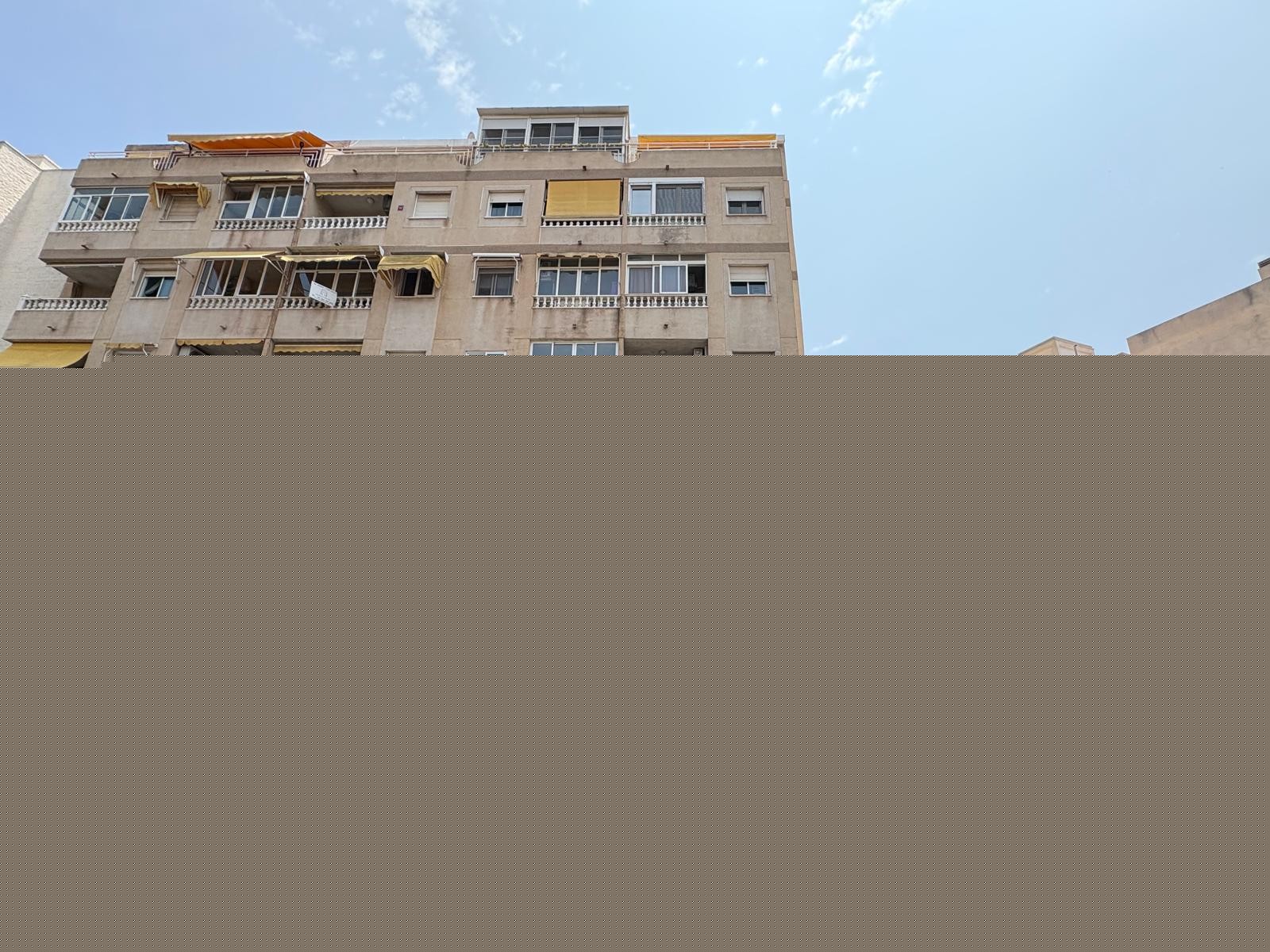 4 Bed, 2 Bath, ApartmentFor Sale, Torrevieja, Alicante