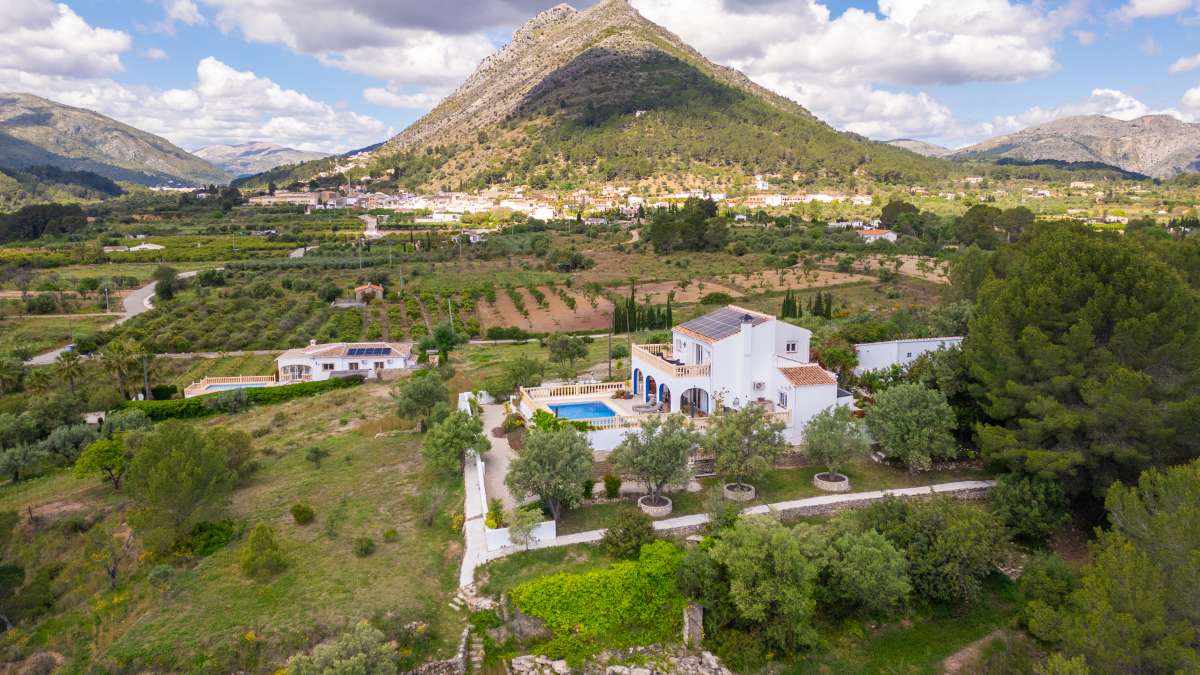 4 Bed, 2 Bath, HouseFor Sale, Jalon Valley, Alicante
