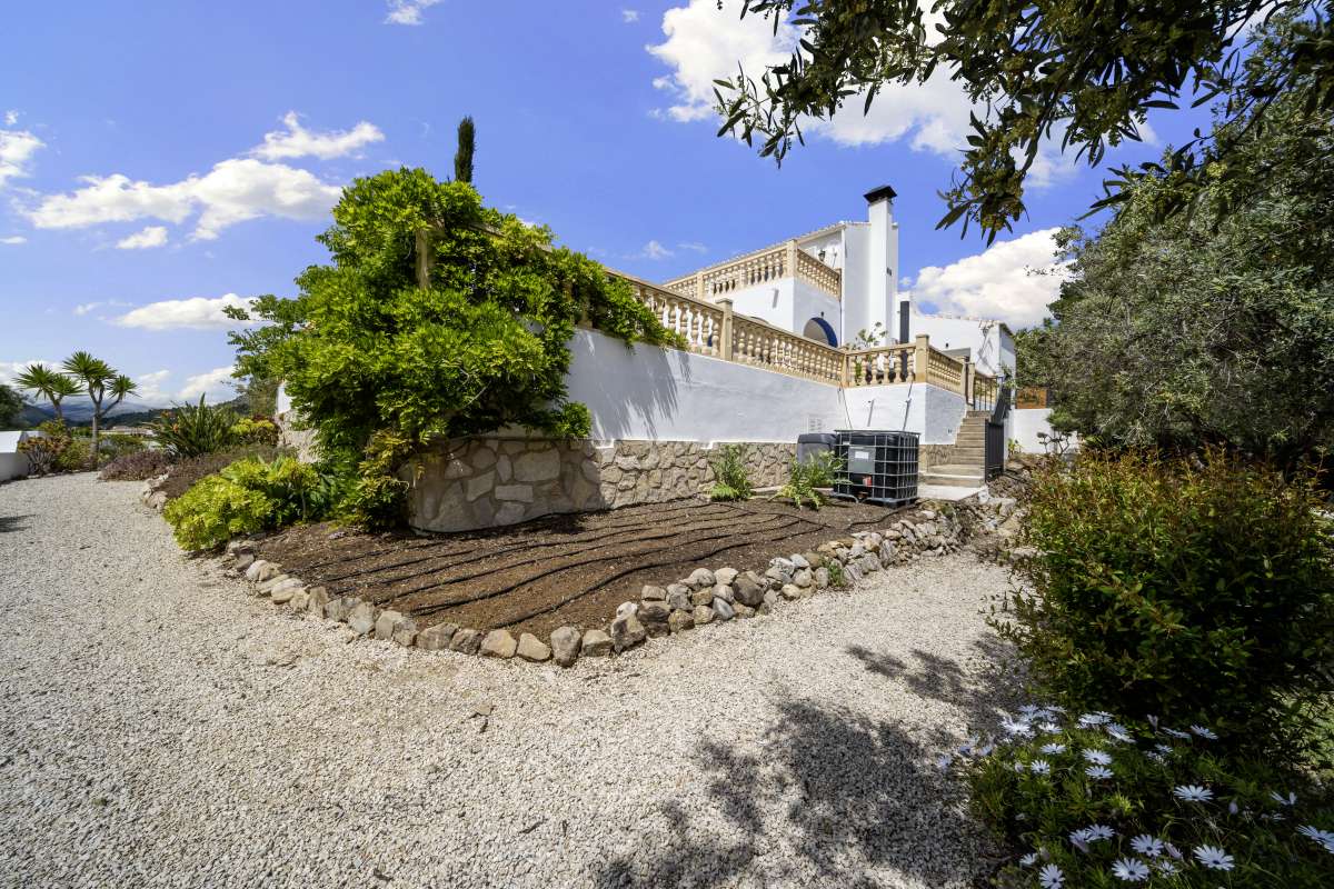 4 Bed, 2 Bath, HouseFor Sale, Jalon Valley, Alicante