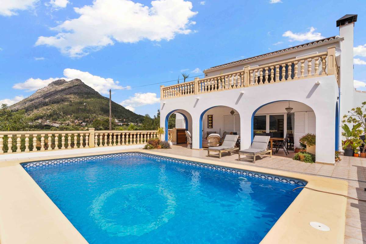 4 Bed, 2 Bath, HouseFor Sale, Jalon Valley, Alicante