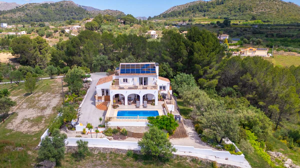 4 Bed, 2 Bath, HouseFor Sale, Jalon Valley, Alicante