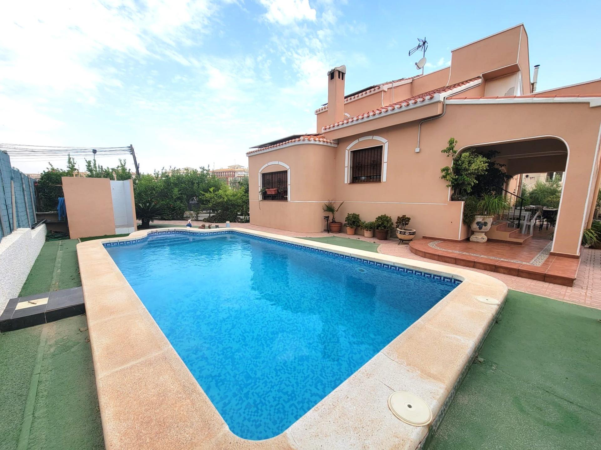 4 Bed, 2 Bath, HouseFor Sale, Torrevieja, Alicante