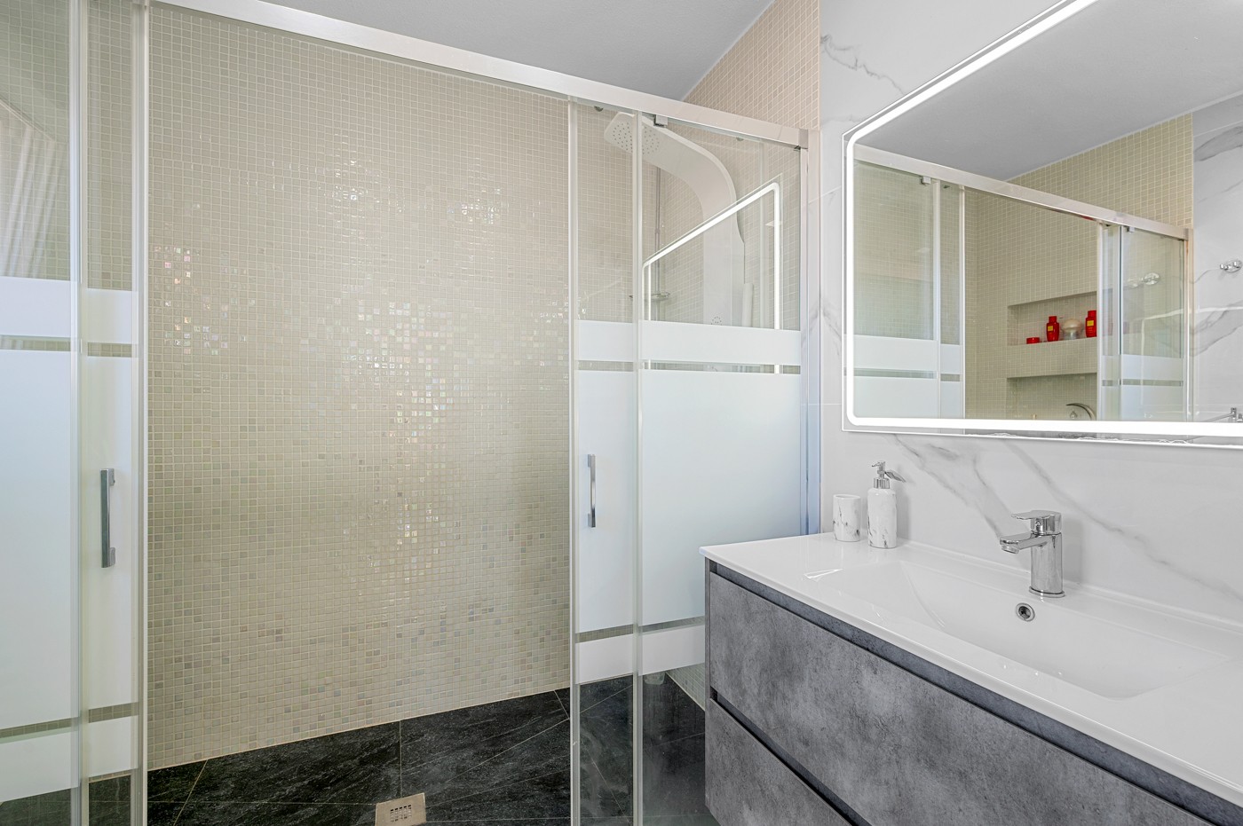 5 Bed, 4 Bath, HouseFor Sale, Almoradi, Alicante